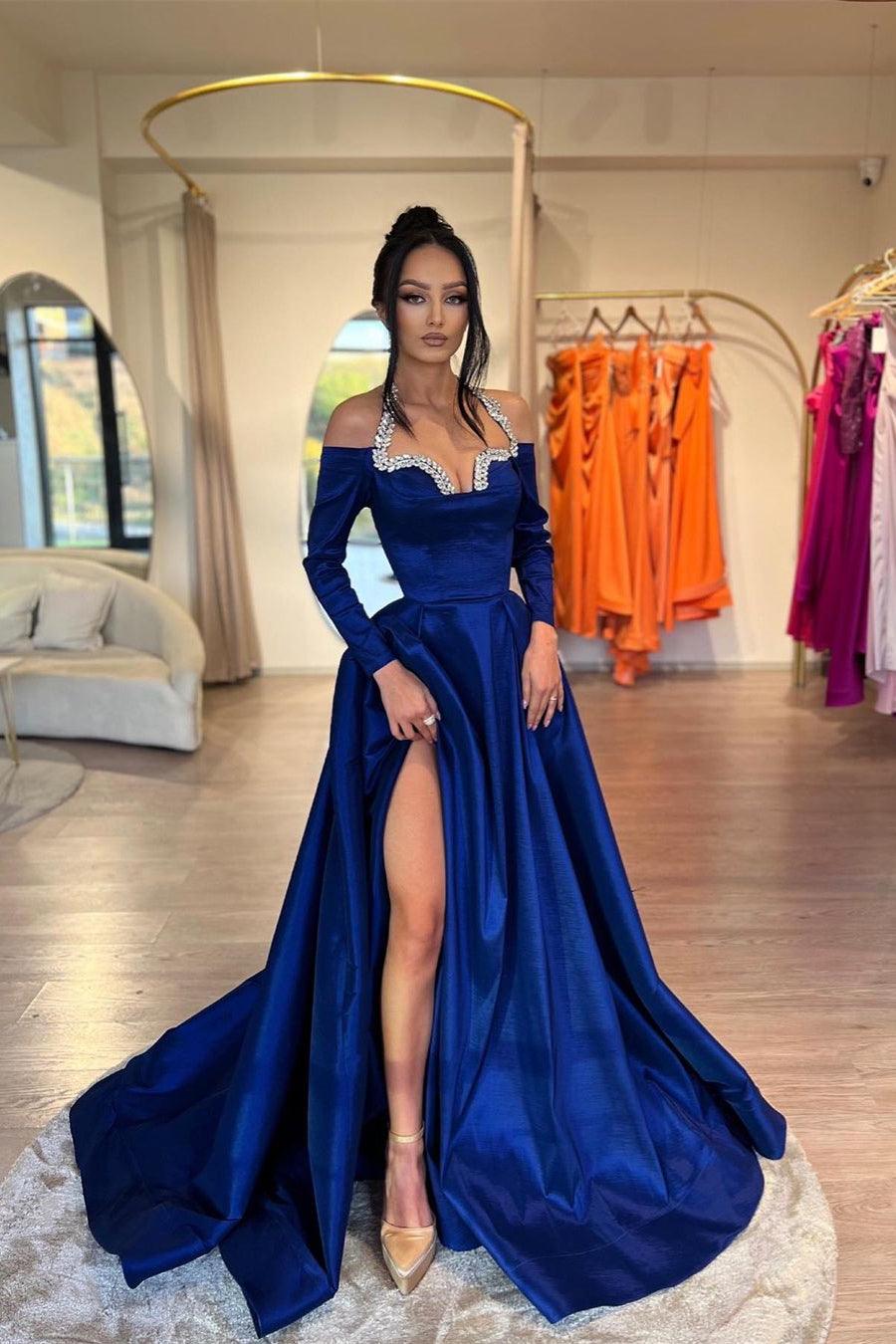 Glamouröses langes königsblaues A-Linien-Neckholder-Ballkleid mit langen Ärmeln und Strasssteinen und Schlitz
