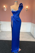 Glamouröses langes, königsblaues, säulenförmiges Ballkleid mit einer Schulter und Juwelen