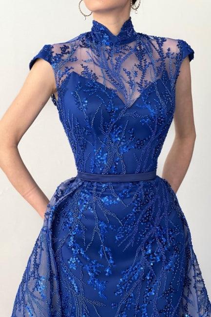 Glamouröses, langes, königsblaues, hochgeschlossenes, ärmelloses Ballkleid aus Spitze mit abnehmbarer Schleppe
