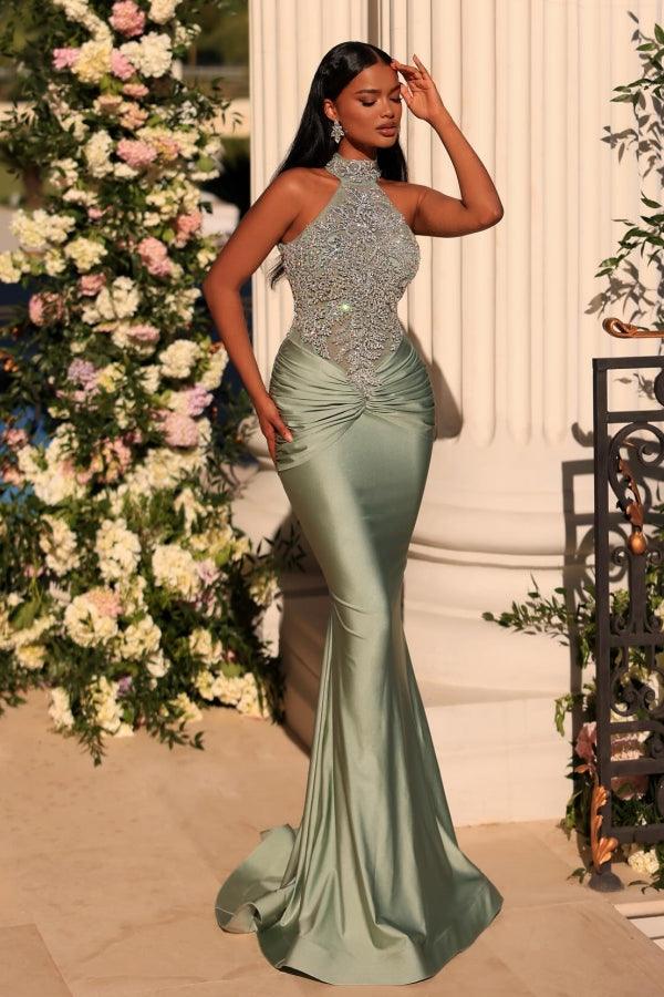 Glamouröses langes, hochgeschlossenes, ärmelloses Ballkleid aus Spitze im Meerjungfrauenstil in Salbeigrün
