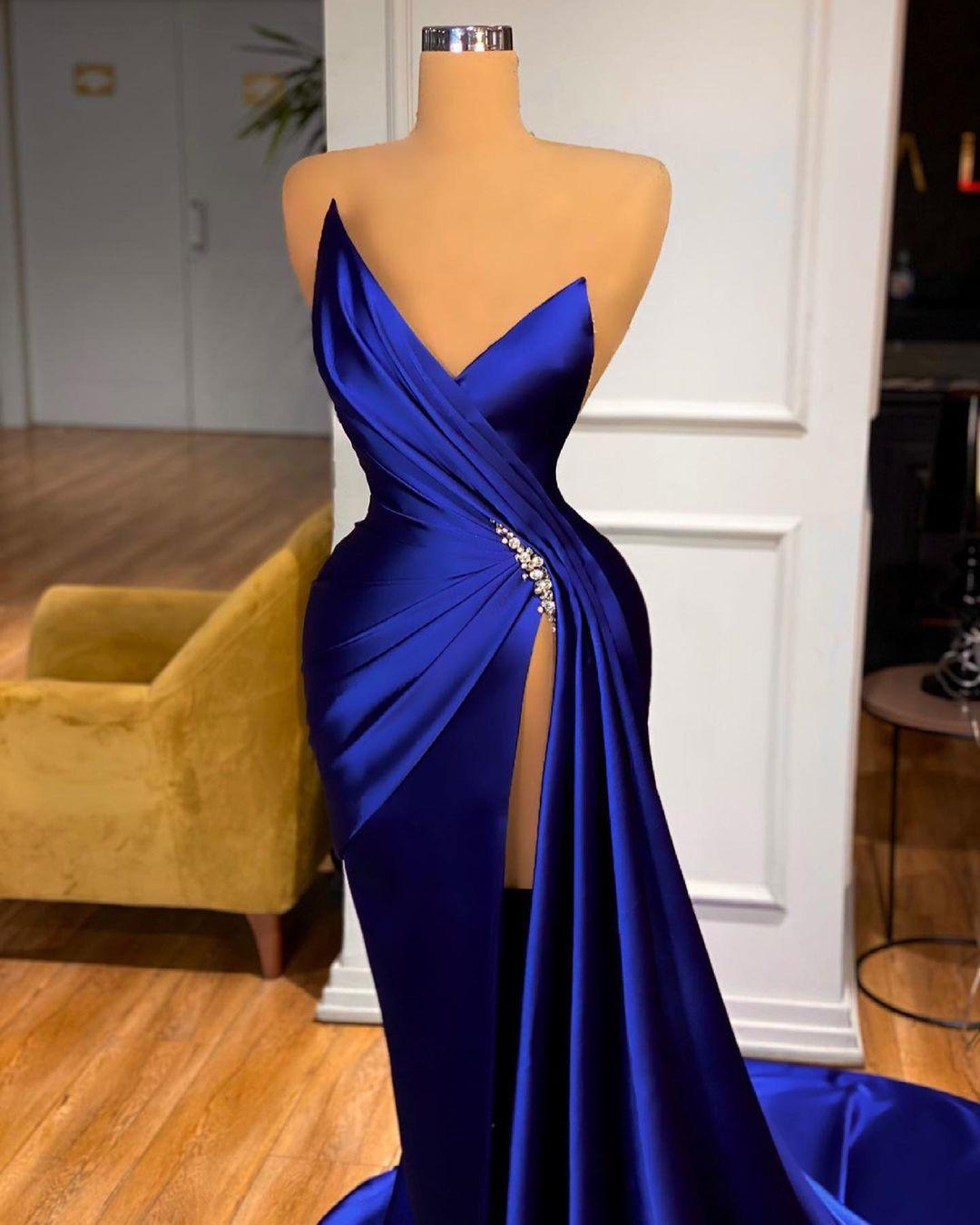 Glamouröses königsblaues Sweetheart-Ballkleid in Meerjungfrau-Langform mit Schlitz