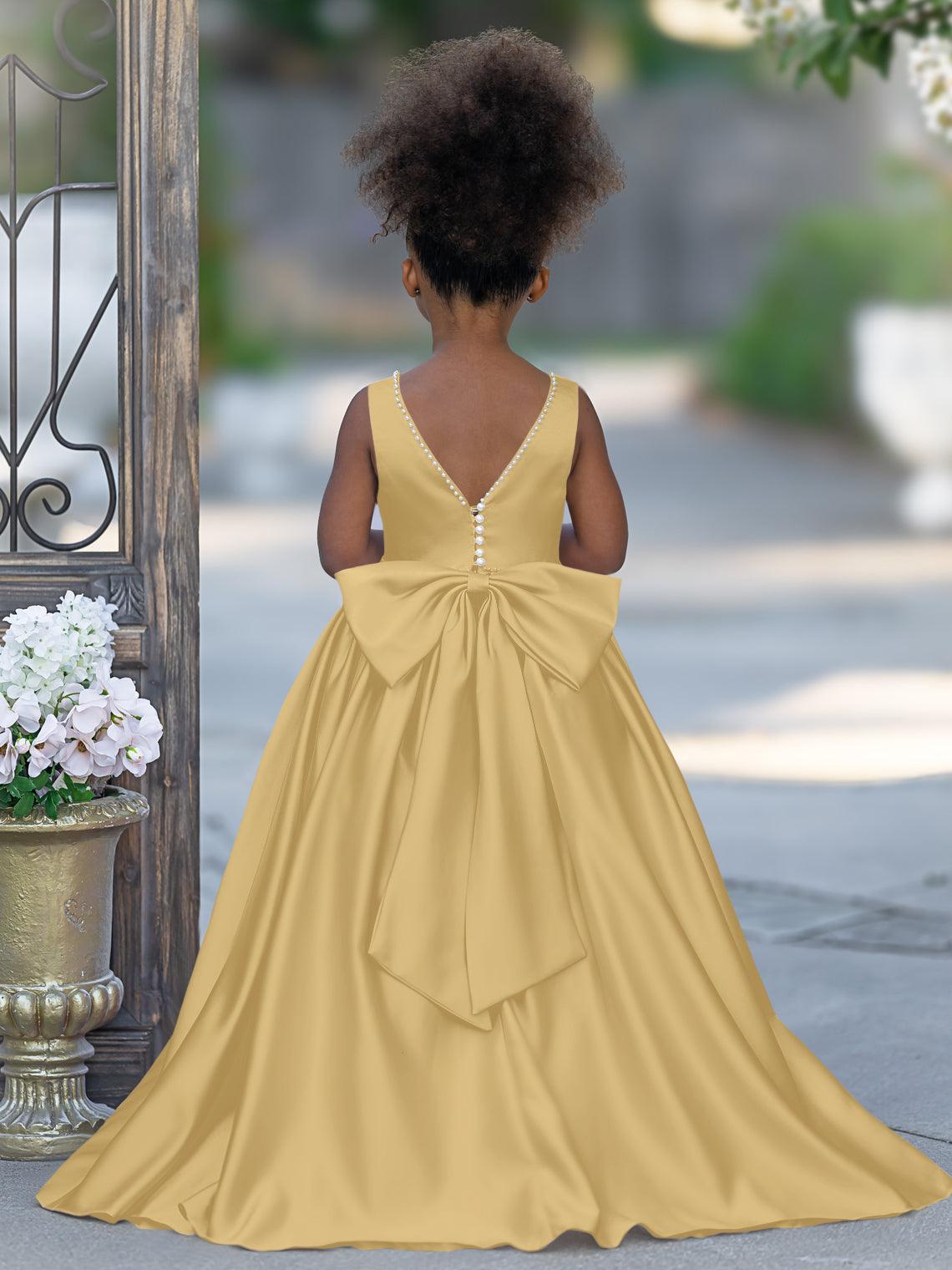 Vestido rosa sin mangas de satén con escote de cuentas y detalle de lazo 