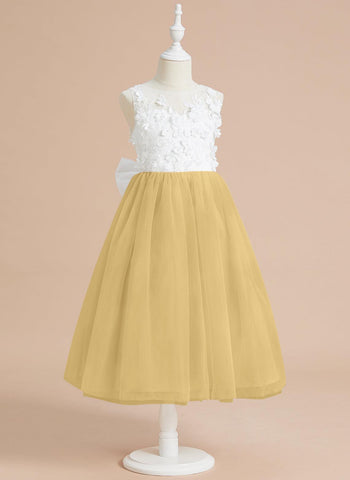 Wadenlanges Kleid aus floraler Spitze mit großer Schleife 