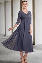 Hermoso vestido de madre de la novia de corte A con encaje, escote en V, mangas 3/4 y apliques para dama de honor.