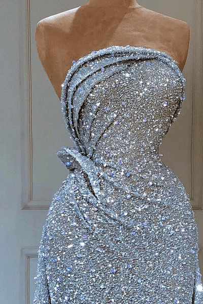 Wunderschönes ärmelloses A-Linien-Ballkleid mit Pailletten und Rüschen