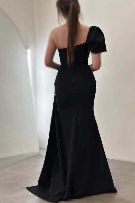 Wunderschönes säulenförmiges, einschultriges, ärmelloses Ballkleid aus Satin mit Paillettenschlitz