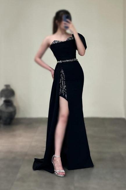 Wunderschönes säulenförmiges, einschultriges, ärmelloses Ballkleid aus Satin mit Paillettenschlitz
