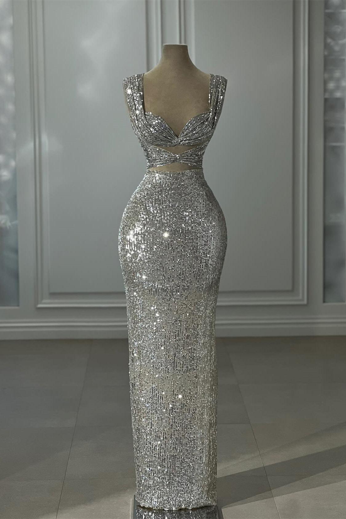 Wunderschönes säulenförmiges, schulterfreies, ärmelloses silbernes Ballkleid mit Pailletten