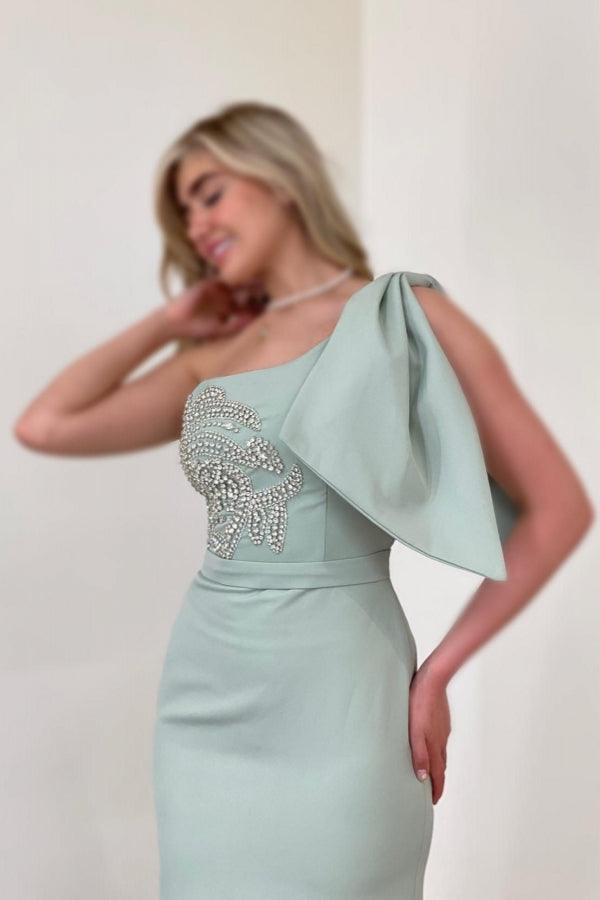 Wunderschönes langes Meerjungfrau-Abendkleid mit einer Schulter aus Satin und Strasssteinen, ärmellos