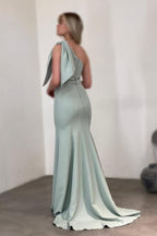 Wunderschönes langes Meerjungfrau-Abendkleid mit einer Schulter aus Satin und Strasssteinen, ärmellos