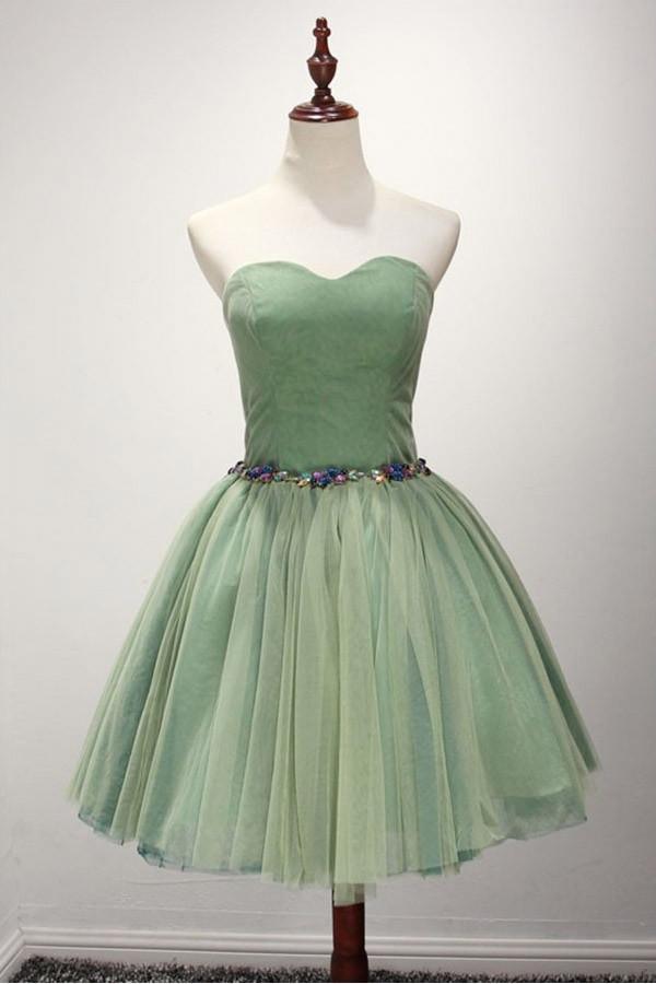 Vestido de fiesta corto de tul con escote en forma de corazón y cuentas en color verde