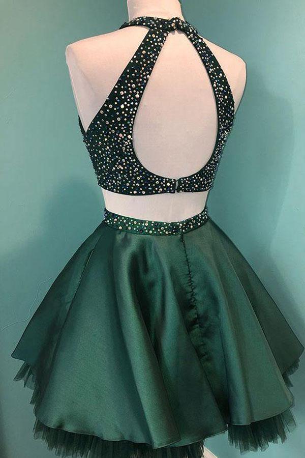 Vestido de fiesta corto de satén verde con cuello halter y cuentas de dos piezas para la fiesta de bienvenida