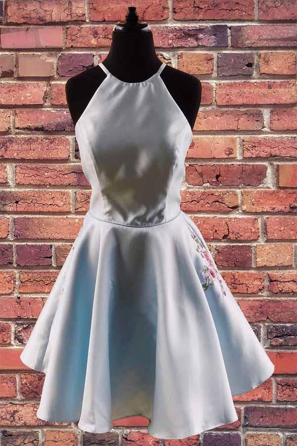 Neckholder-Heimkehrkleid aus besticktem gelbem Satin mit Taschen PD324