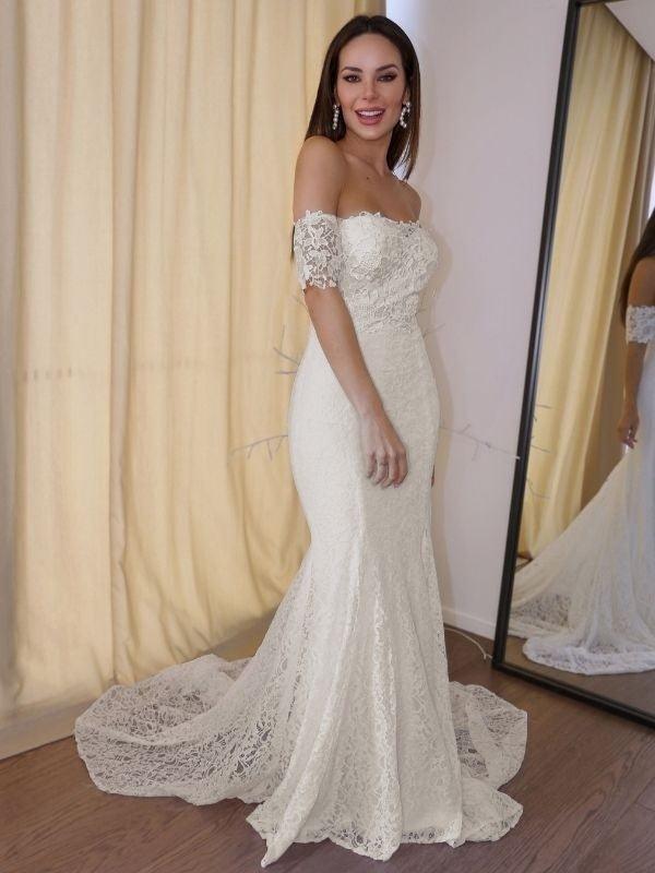 Vestidos de novia de corte trompeta/sirena, hombros descubiertos, mangas cortas, apliques de encaje y cola de corte corte