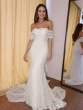 Vestidos de novia de corte trompeta/sirena, hombros descubiertos, mangas cortas, apliques de encaje y cola de corte corte