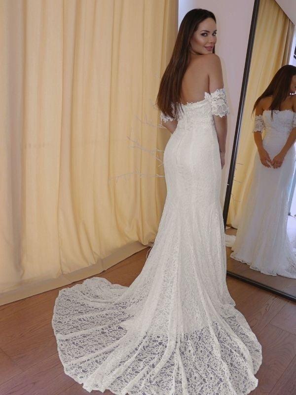 Vestidos de novia de corte trompeta/sirena, hombros descubiertos, mangas cortas, apliques de encaje y cola de corte corte