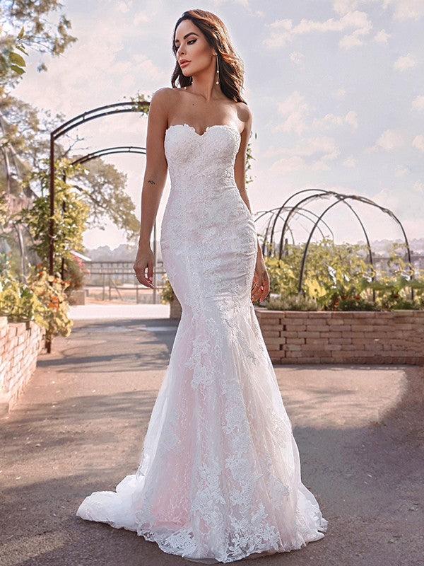 Vestidos de novia de corte trompeta/sirena, escote corazón, sin mangas, con apliques de encaje y cola larga