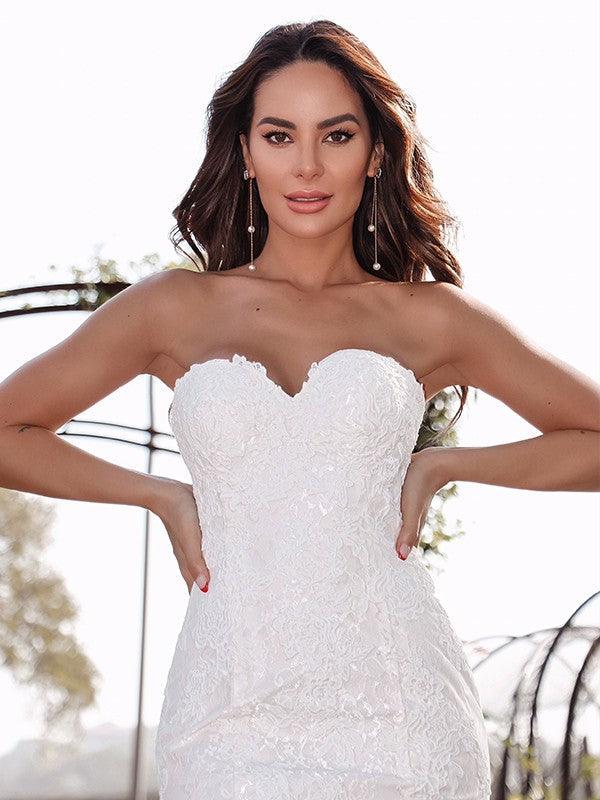 Vestidos de novia de corte trompeta/sirena, escote corazón, sin mangas, con apliques de encaje y cola larga