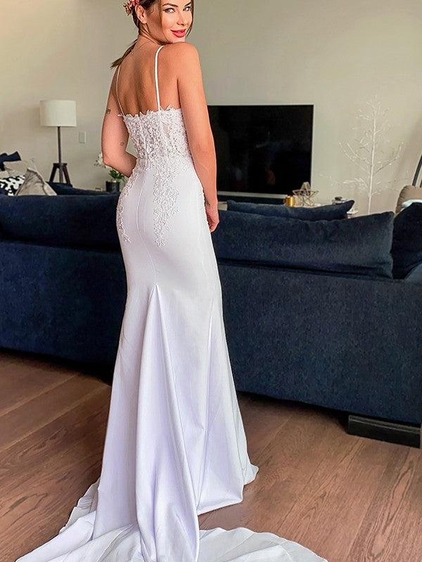 Vestidos de novia con escote trompeta/sirena, tirantes finos, apliques, crepé elástico, sin mangas, cola catedral