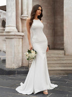 Vestidos de novia de corte trompeta/sirena, escote redondo, fruncido, de crepé elástico, sin mangas y con cola larga