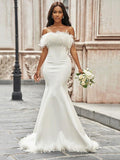 Vestidos de novia de corte sirena/trompeta, sin tirantes, con plumas/piel, elásticos, sin mangas y con cola larga