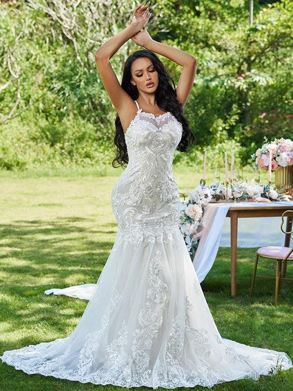 Vestidos de novia de corte sirena/trompeta con volantes, encaje, tirantes finos, sin mangas y cola larga