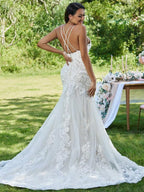 Vestidos de novia de corte sirena/trompeta con volantes, encaje, tirantes finos, sin mangas y cola larga