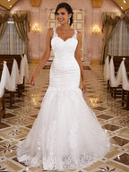 Vestidos de novia con apliques de encaje, corte trompeta/sirena, escote en V, sin mangas y cola larga