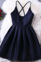 Vestido de fiesta corto azul marino oscuro con tirantes cruzados