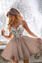 Homecoming-Kleid, Spitzenmieder, Spaghettiträger, V-Ausschnitt, Mini-Partykleider