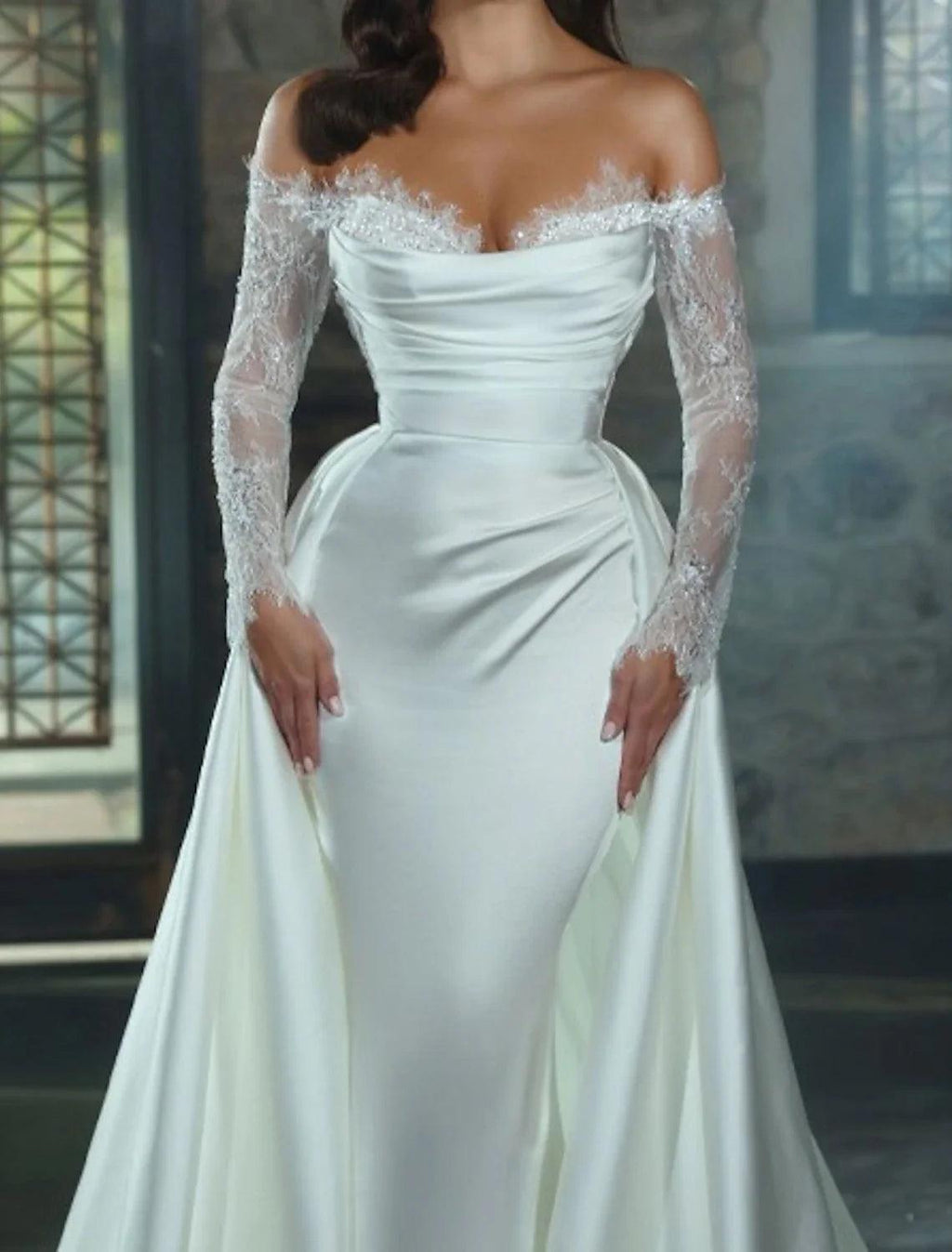 Vestidos de novia de otoño formales de compromiso, corte tubo/columna, hombros descubiertos, manga larga, cola capilla, satén, con apliques, color liso, para fiesta de bodas de verano.