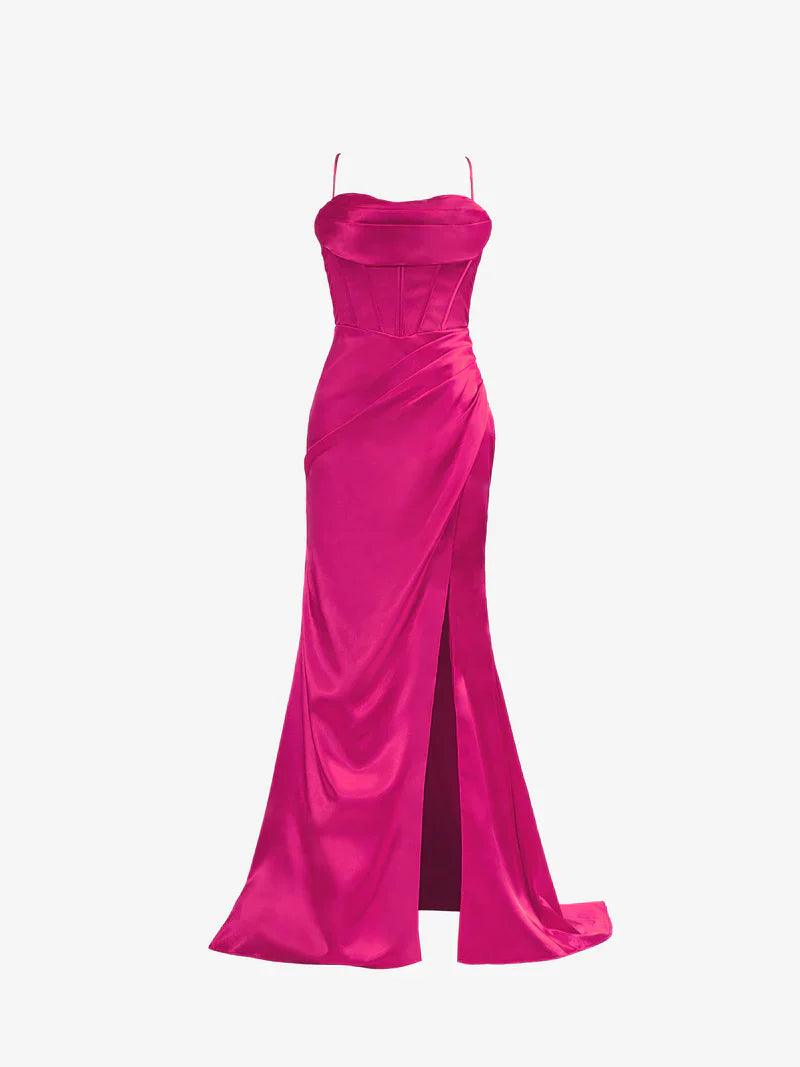 Vestido de fiesta de satén con tirantes finos y corte sirena y abertura