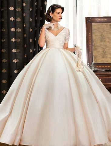 Verlobungs-Hochzeitskleider für den Herbst, Ballkleid, V-Ausschnitt, kurze Ärmel, Hofschleppe, Satin-Brautkleider mit gerüschter Volltonfarbe