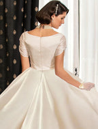 Verlobungs-Hochzeitskleider für den Herbst, Ballkleid, V-Ausschnitt, kurze Ärmel, Hofschleppe, Satin-Brautkleider mit gerüschter Volltonfarbe