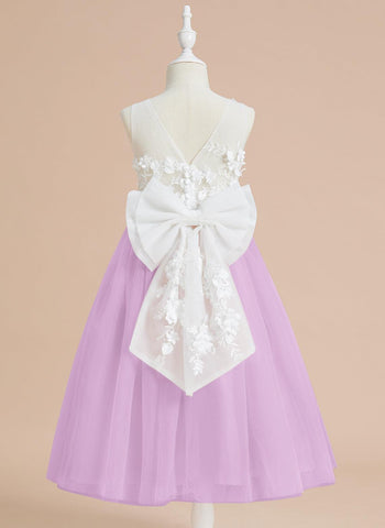 Wadenlanges Kleid aus floraler Spitze mit großer Schleife 