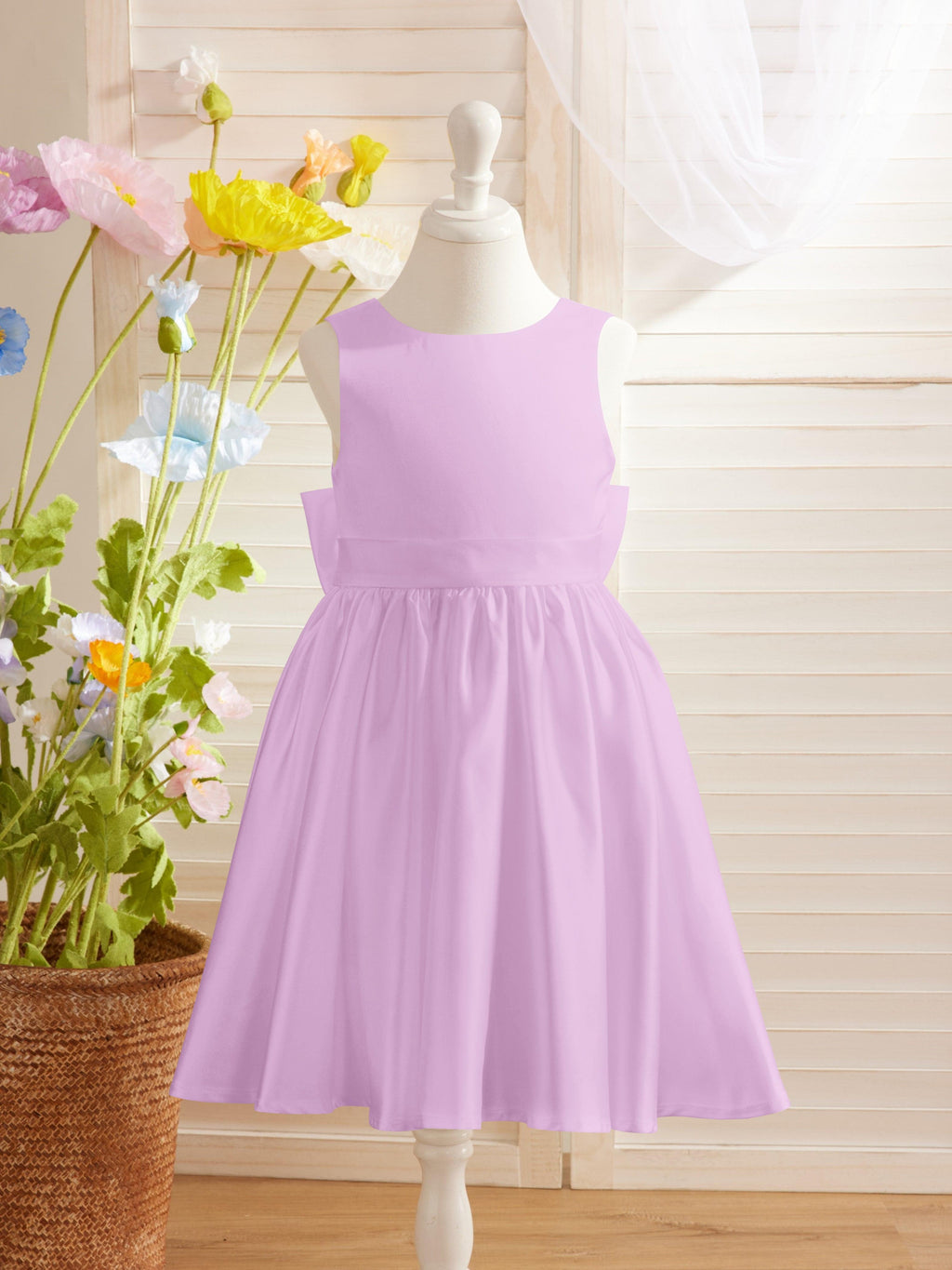 Elegante vestido de niña de las flores de satén con escote en V, corte A y lazo hasta la rodilla 