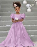 Kleid für Blumenmädchen mit Puffärmeln, Schleife, Knopfleiste hinten und Schleppe 