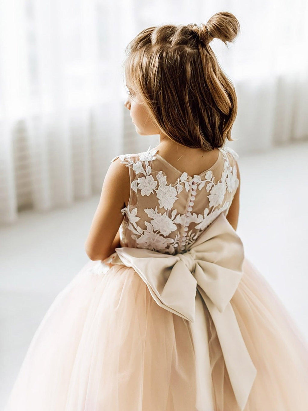 Langes Ballkleid aus Tüllspitze, ärmellos, Blumenmädchenkleid mit Schleife
