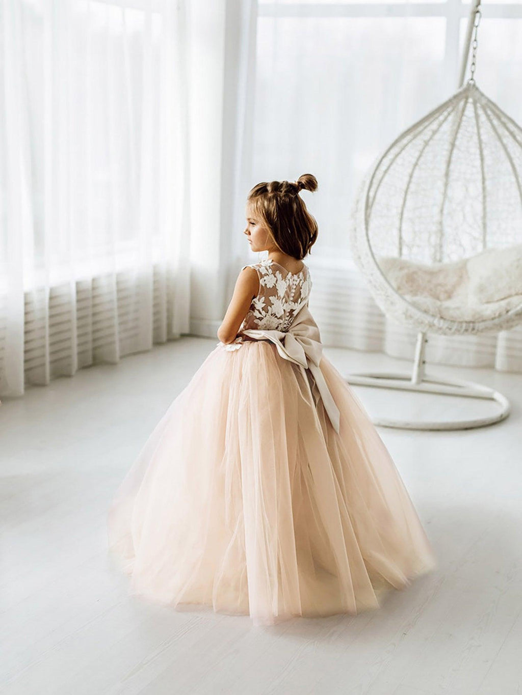 Langes Ballkleid aus Tüllspitze, ärmellos, Blumenmädchenkleid mit Schleife