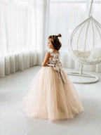 Langes Ballkleid aus Tüllspitze, ärmellos, Blumenmädchenkleid mit Schleife