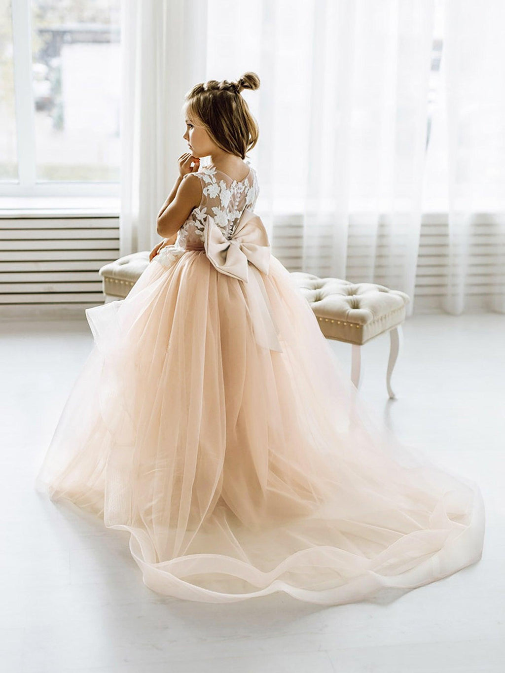 Langes Ballkleid aus Tüllspitze, ärmellos, Blumenmädchenkleid mit Schleife