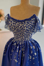 Luxuriöses ärmelloses A-Linien-Ballkleid aus Satin mit U-Ausschnitt und Schlitz vorn