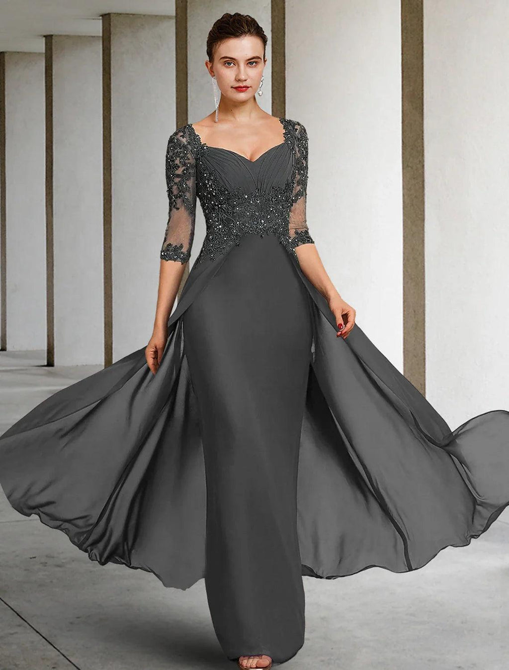 Etui-/Säulenkleid für die Brautmutter, formelle Hochzeitsgastparty, eleganter quadratischer Ausschnitt, bodenlange Chiffonspitze, 3/4-Ärmel mit Paillettenapplikationen, Rüschen
