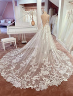 Vestidos de novia formales de compromiso con espalda descubierta, corte A, camisola, escote en V, tirantes finos, cola capilla, encaje y apliques