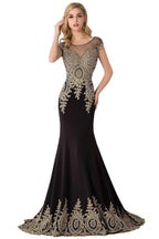 Vestido de noche de gasa con cola de sirena y apliques
