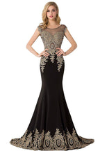 Vestido de noche de gasa con cola de sirena y apliques