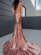 Vestidos de corte trompeta/sirena sin mangas con lentejuelas y volantes, escote en V y cola larga