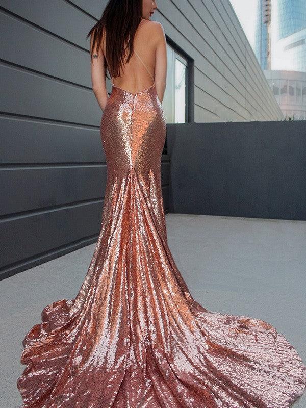 Vestidos de corte trompeta/sirena sin mangas con lentejuelas y volantes, escote en V y cola larga