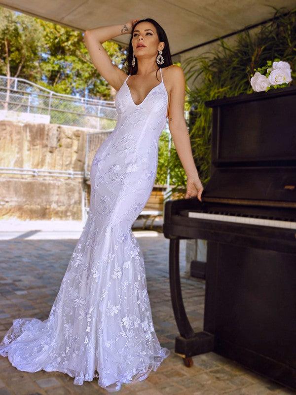 Vestidos de novia de corte sirena/trompeta, sin mangas, con tul, encaje, tirantes finos y cola de corte