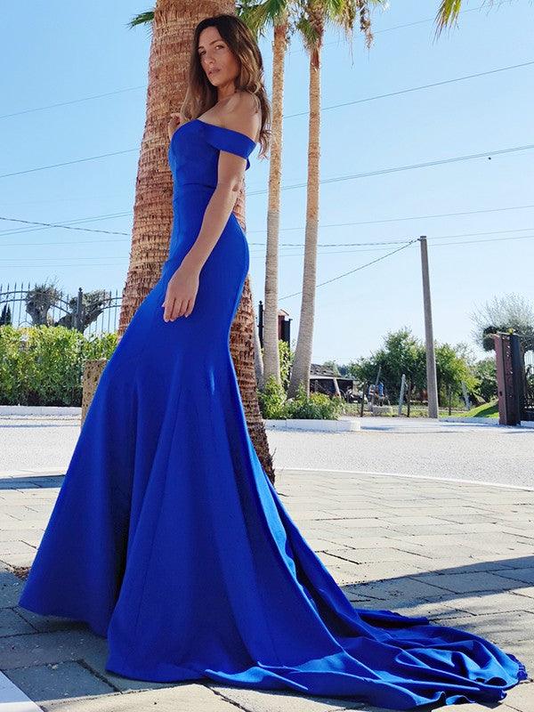 Vestidos de corte sirena/trompeta con volantes de crepé elástico, sin mangas, hombros descubiertos y cola larga